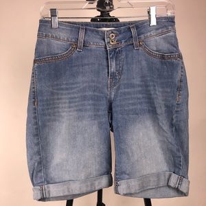 Levi’s Shorts Sz 6